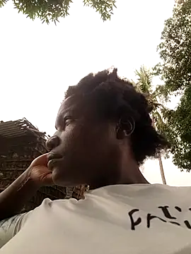 Snapshot of missarpie chatting on 10.29.25 missarpie online show from 10.29.25