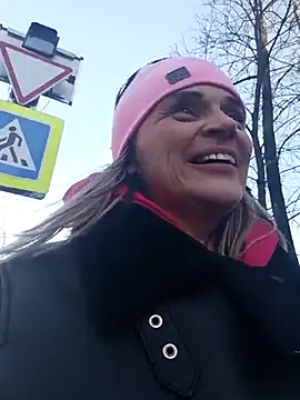 hugebobbs online show from 03.21.25