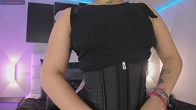 Snapshot of sofi_bakerr chatting on 10.30.25 sofi bakerr online show from 10.30.25