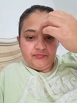 Snapshot of sarahhh1987 chatting on 10.18.25 sarahhh1987 online show from 10.18.25