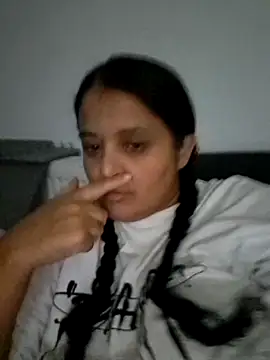 Snapshot of sarahhh1987 chatting on 10.26.25 sarahhh1987 online show from 10.26.25