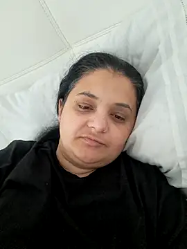 Snapshot of sarahhh1987 chatting on 02.21.26 sarahhh1987 online show from 02.21.26