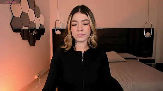 ViolettHansson online show from 02.15.26