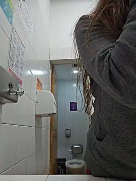 Snapshot of mmmVirginia chatting on 10.25.25 mmmVirginia online show from 10.25.25