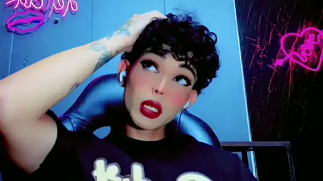 Snapshot of Marian_LV chatting on 11.21.25 Marian LV online show from 11.21.25