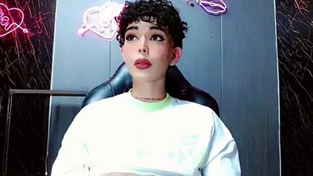 Snapshot of Marian_LV chatting on 11.23.25 Marian LV online show from 11.23.25