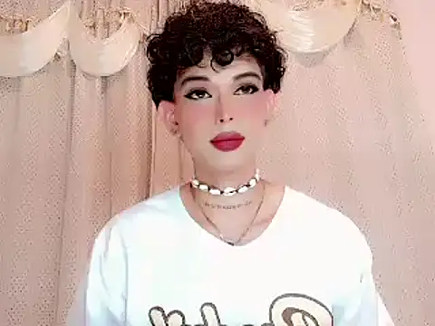 Snapshot of Marian_LV chatting on 12.16.25 Marian LV online show from 12.16.25