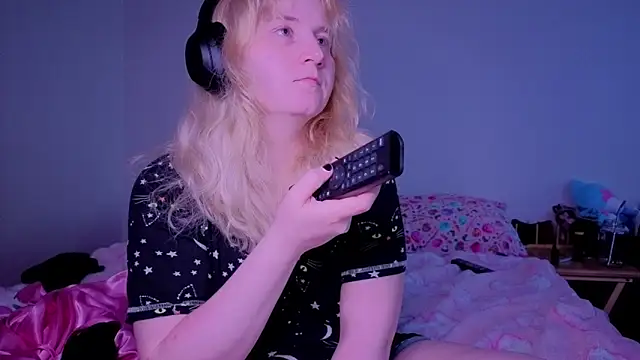 Glitch Witch online show from 06.19.26