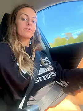 Snapshot of jungleangel chatting on 10.18.25 jungleangel online show from 10.18.25