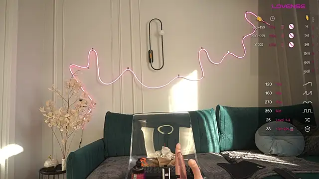 Snapshot of anna54784 chatting on 12.14.24 anna54784 online show from 12.14.24