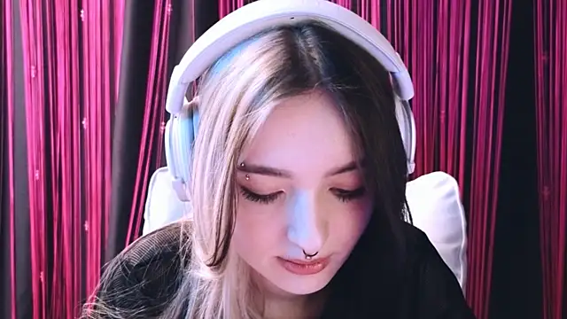 Avi Nile online show from 02.18.25