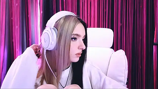 Avi Nile online show from 03.16.25