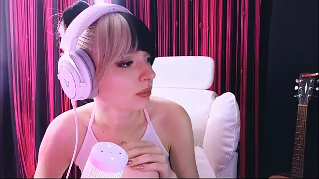 Snapshot of Avi_Nile chatting on 02.01.26 Avi Nile online show from 02.01.26