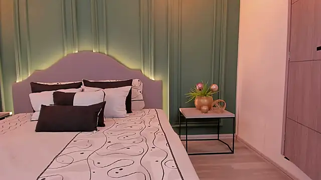 IrisBaker online show from 12.22.24