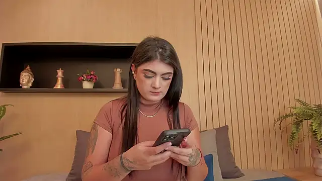 IrisBaker online show from 01.15.25