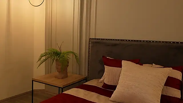 IrisBaker online show from 09.11.25