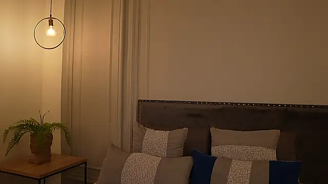 IrisBaker online show from 02.02.26