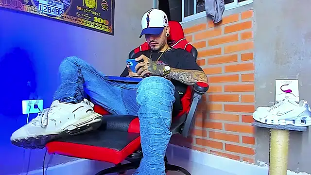 Snapshot of smoker445 chatting on 09.28.25 smoker445 online show from 09.28.25