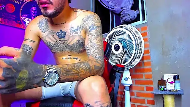 Snapshot of smoker445 chatting on 10.04.25 smoker445 online show from 10.04.25