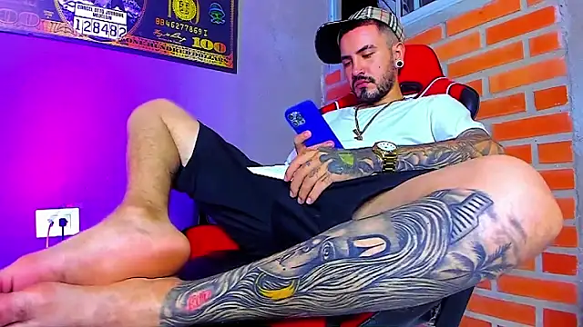 Snapshot of smoker445 chatting on 10.31.25 smoker445 online show from 10.31.25