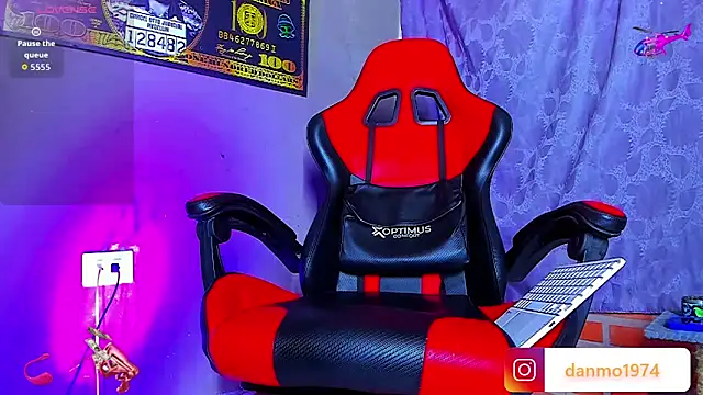 Snapshot of smoker445 chatting on 11.05.25 smoker445 online show from 11.05.25