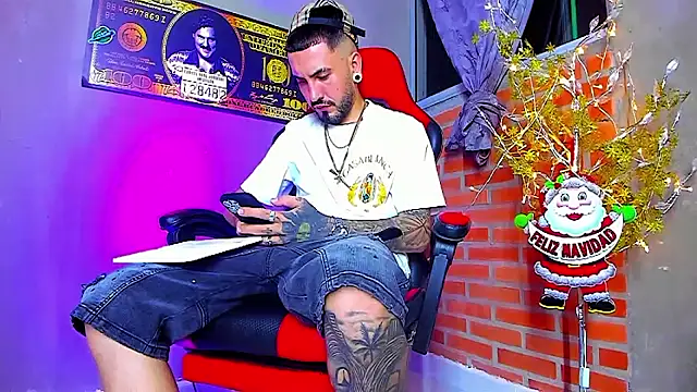 Snapshot of smoker445 chatting on 11.25.25 smoker445 online show from 11.25.25