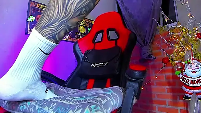 Snapshot of smoker445 chatting on 11.30.25 smoker445 online show from 11.30.25