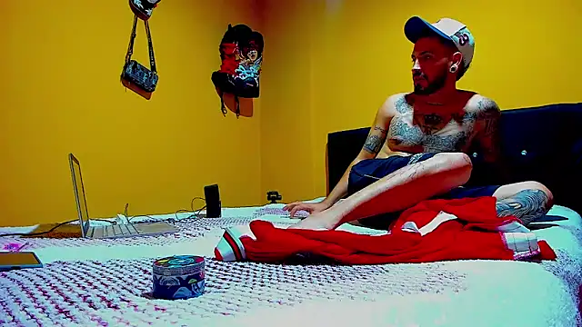 Snapshot of smoker445 chatting on 12.18.25 smoker445 online show from 12.18.25