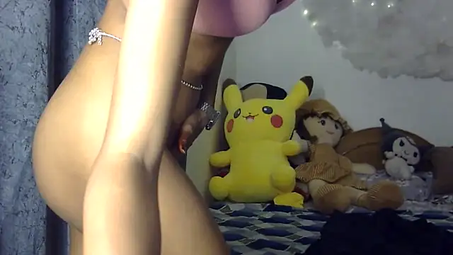 Snapshot of lola-__ chatting on 02.12.26 lola- online show from 02.12.26