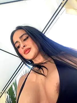 Snapshot of Alexandra_duque chatting on 10.17.25 Alexandra duque online show from 10.17.25