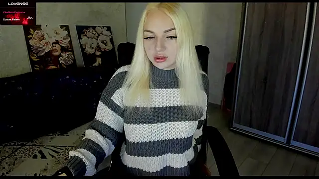 Snapshot of Stella__Cox chatting on 10.12.25 Stella Cox online show from 10.12.25