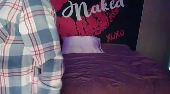 Snapshot of NikkiLynnErotic chatting on 02.25.25 NikkiLynnErotic online show from 02.25.25