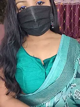 Snapshot of Tanvi-patil chatting on 10.17.25 Tanvi-patil online show from 10.17.25