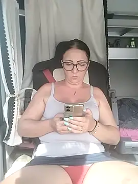 Snapshot of cuplubijoanna chatting on 09.10.25 cuplubijoanna online show from 09.10.25