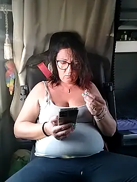 Snapshot of cuplubijoanna chatting on 10.24.25 cuplubijoanna online show from 10.24.25