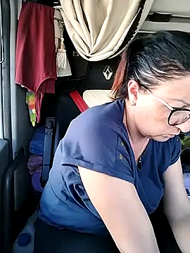 Snapshot of cuplubijoanna chatting on 10.26.25 cuplubijoanna online show from 10.26.25