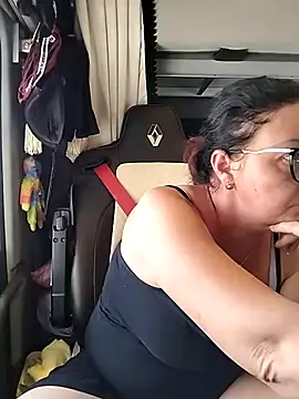 Snapshot of cuplubijoanna chatting on 10.28.25 cuplubijoanna online show from 10.28.25