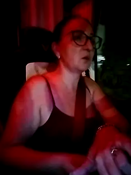 Snapshot of cuplubijoanna chatting on 11.22.25 cuplubijoanna online show from 11.22.25