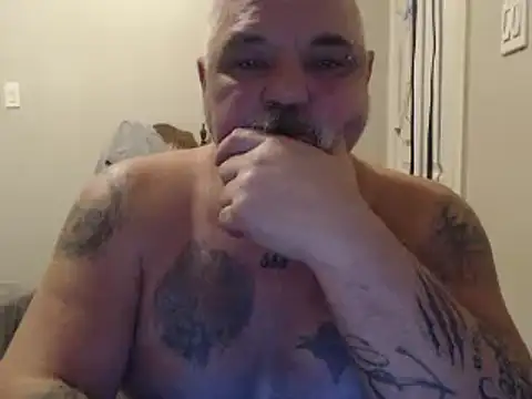 Newfiesausage1972 online show from 02.04.25