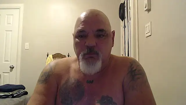 Newfiesausage1972 online show from 02.06.25