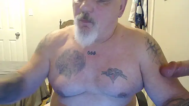 Newfiesausage1972 online show from 03.02.25