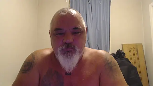 Newfiesausage1972 online show from 10.03.25