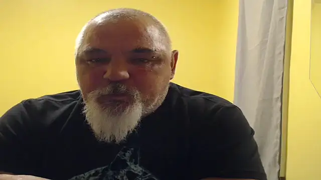 Newfiesausage1972 online show from 11.01.25