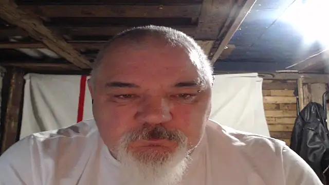 Newfiesausage1972 online show from 12.20.25