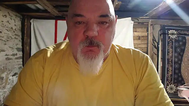 Newfiesausage1972 online show from 01.18.26