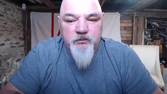 Newfiesausage1972 online show from 02.16.26