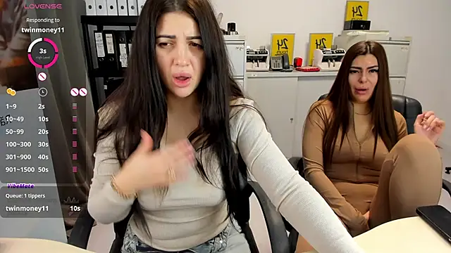 Snapshot of TiffanySweet chatting on 12.31.24 TiffanySweet online show from 12.31.24