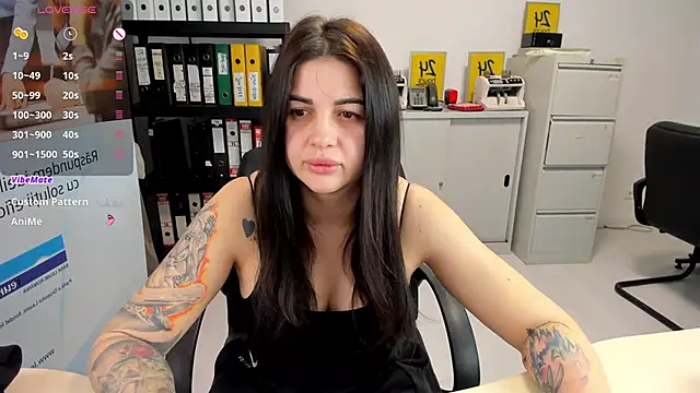 Snapshot of TiffanySweet chatting on 01.13.25 TiffanySweet online show from 01.13.25