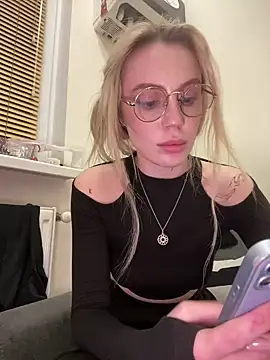 Snapshot of meanexx chatting on 12.07.24 meanexx online show from 12.07.24