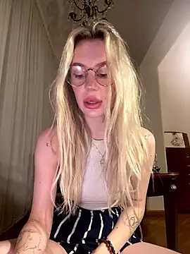 Snapshot of meanexx chatting on 12.08.24 meanexx online show from 12.08.24